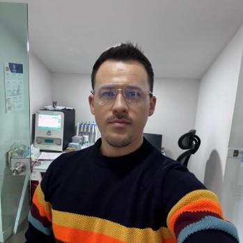 EFREN J. DAZA B.